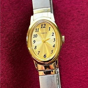 Timex two tone stretch band watch, never worn, no scratches but needs a battery